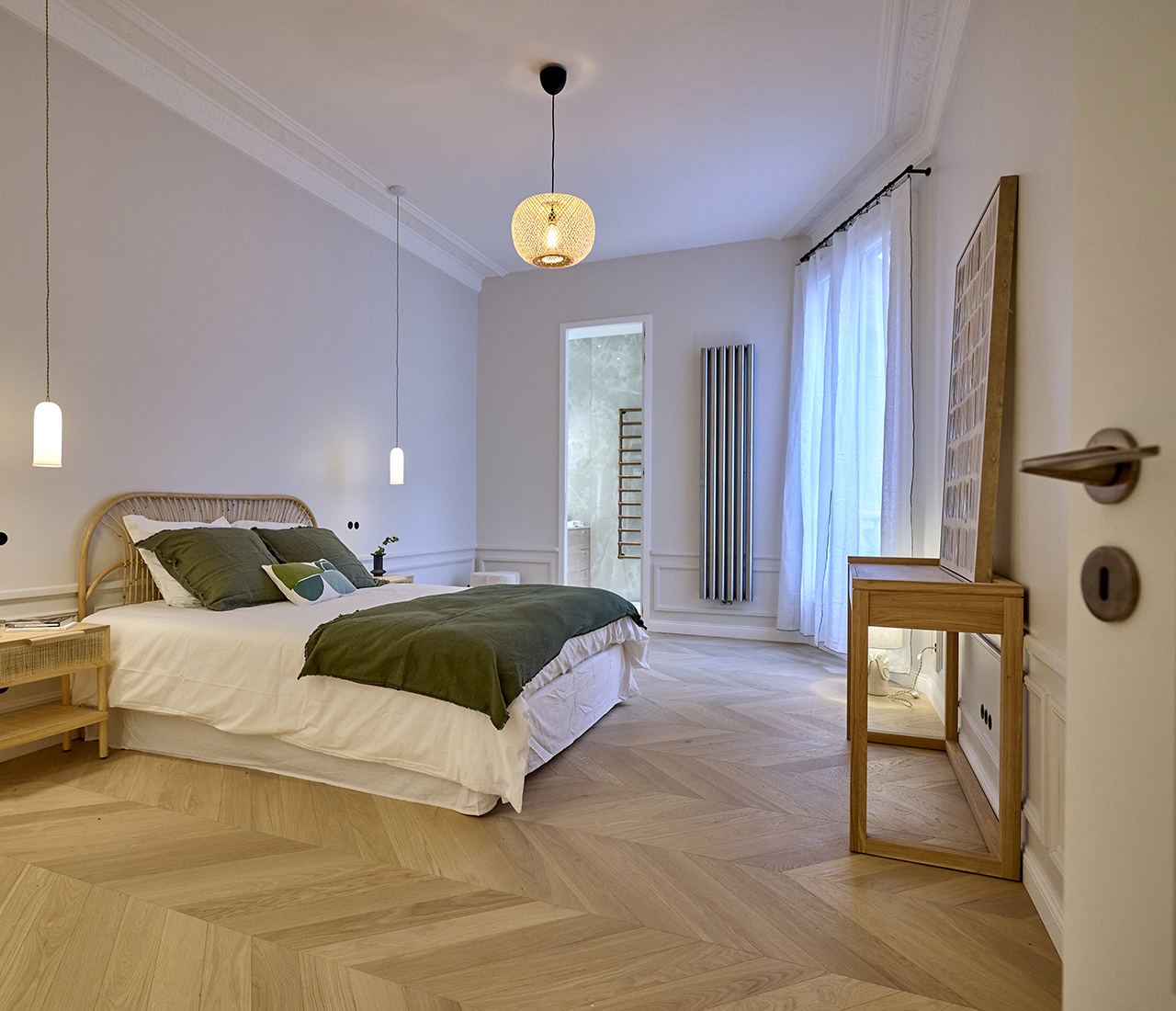 paris-7_bedroom_2